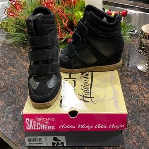 Skechers hidden wedge (black)